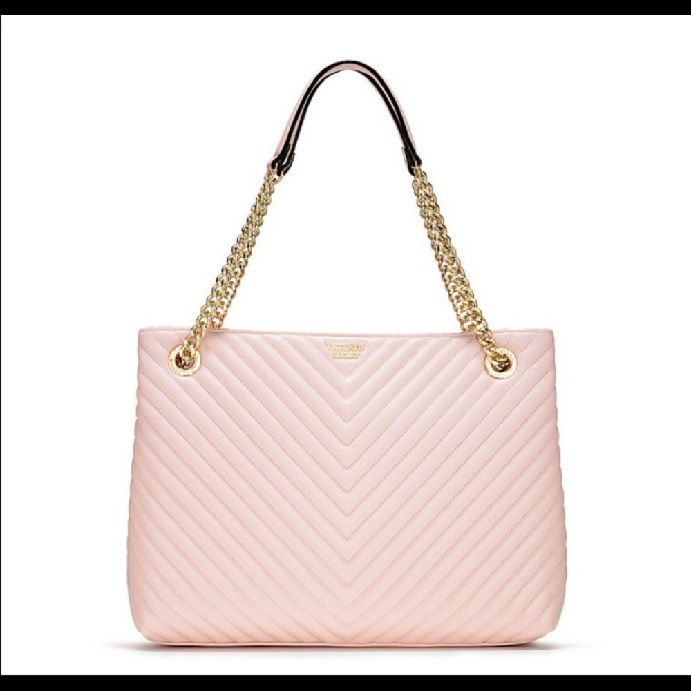 VICTORIA’S SECRET PEBBLED V-QUILT SHOULDERE TOTE